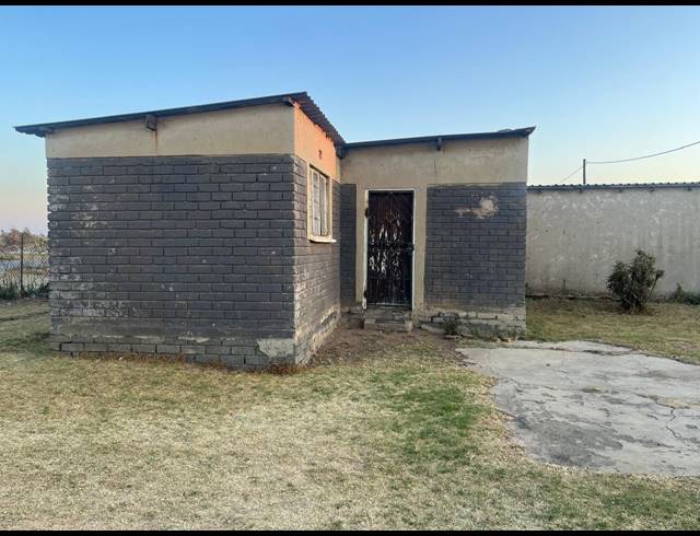 1 BEDROOM FREEHOLD FOR SALE IN LANGAVILLE